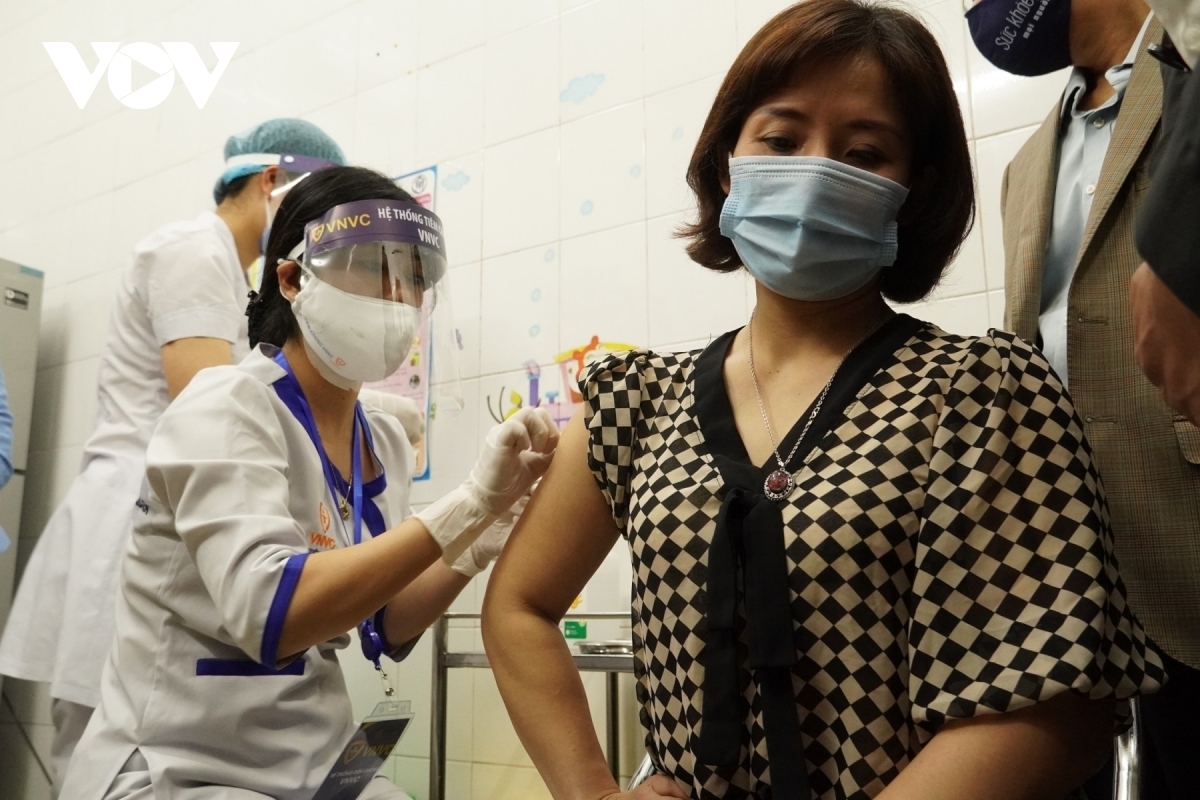 COVID-19 vaccination conducted in 19 Vietnamese localities, recoveries hit 2,265